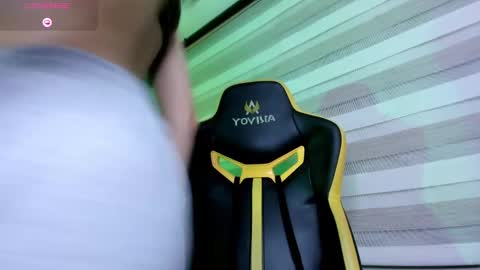 Snapshot of marcelinee__ chatting on December 4, 10:57 pm Marce online show from December 4, 10:57 pm