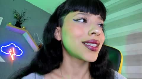 Snapshot of marcelinee__ chatting on February 5, 11:17 pm Marce online show from February 5, 11:17 pm