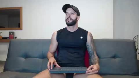 Snapshot of marcoandpolo01 chatting on February 12, 1:09 am Marco  Polo online show from February 12, 1:09 am