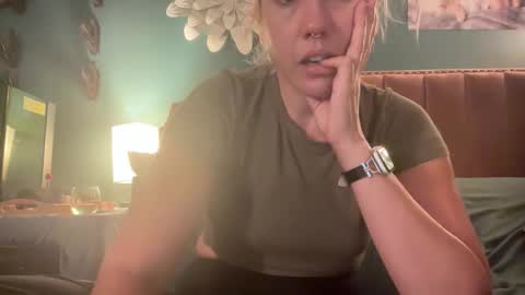 Snapshot of margolane chatting on October 20, 12:26 am Elle online show from October 20, 12:26 am