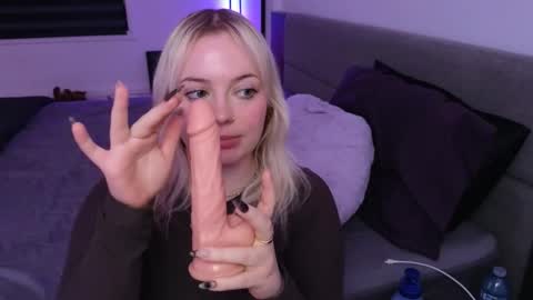 margot_robbie7 online show from January 15, 11:02 pm