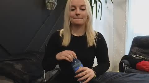 margot_robbie7 online show from March 6, 8:59 pm