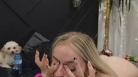 margot_robbie7 online show from February 9, 8:32 am