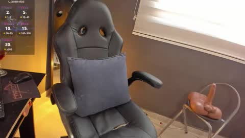 Maria Isabell  online show from November 14, 9:05 pm