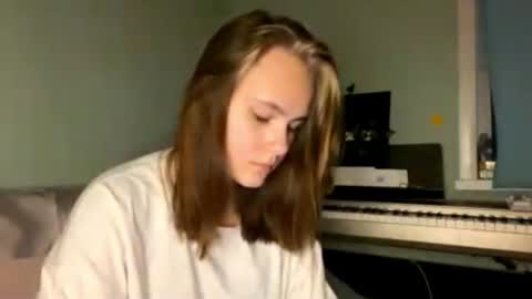 Snapshot of mariamcleverley chatting on September 21, 5:50 pm Mia online show from September 21, 5:50 pm
