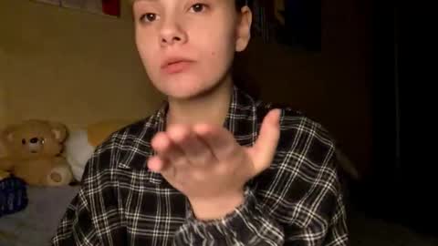 Snapshot of mariamcleverley chatting on October 5, 5:20 pm Mia online show from October 5, 5:20 pm