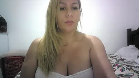 mariana995649 online show from May 6, 11:00 pm