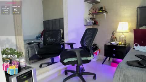 Snapshot of mariana_c chatting on September 17, 3:04 pm Mar y online show from September 17, 3:04 pm