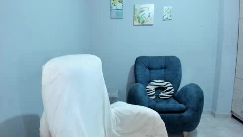 Snapshot of mariana_owen chatting on October 10, 8:24 pm    online show from October 10, 8:24 pm