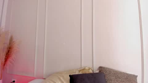 Maria Pettit online show from April 18, 11:34 am