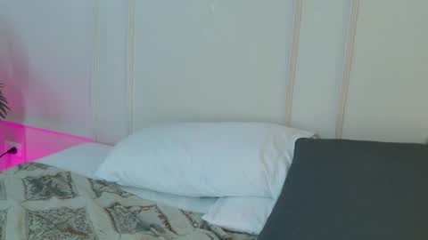 Maria Pettit online show from November 6, 11:46 am