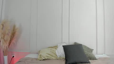 Maria Pettit online show from April 15, 8:39 am