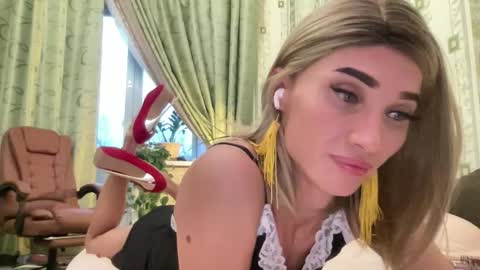 Mari online show from November 4, 1:12 pm