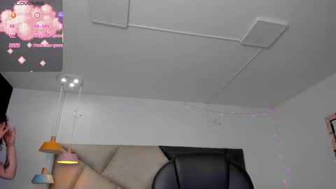 Mariee online show from March 19, 12:05 am