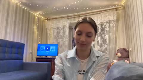 Marie online show from November 14, 2:30 pm