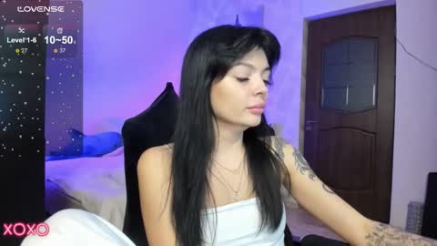 Snapshot of mariella__adams chatting on February 25, 6:23 pm Maria  online show from February 25, 6:23 pm