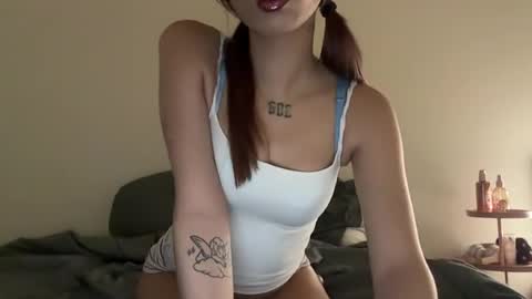 mariiilove online show from June 18, 2:17 am