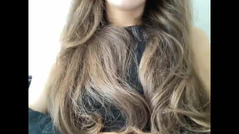 Snapshot of marinalovenow chatting on September 25, 9:27 am Marina online show from September 25, 9:27 am