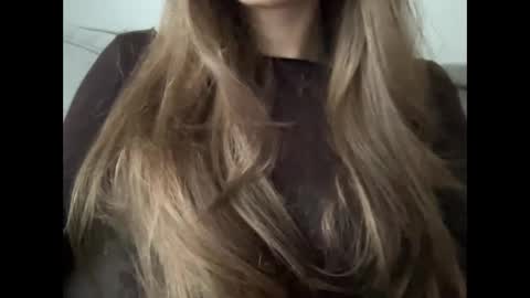 Snapshot of marinalovenow chatting on March 1, 8:23 am Marina online show from March 1, 8:23 am