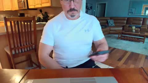 Mark online show from March 4, 9:22 pm