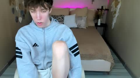 Mark online show from April 18, 3:03 pm