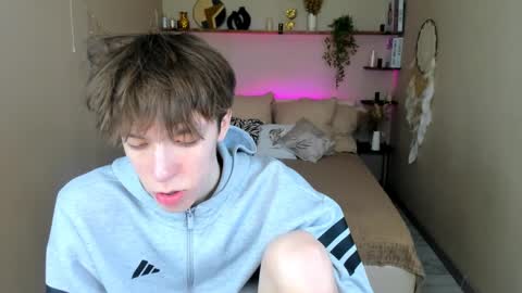 Mark online show from April 10, 2:44 pm