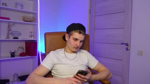 MARK KARSON online show from February 25, 6:11 pm