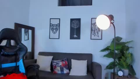 mark_x23 online show from May 8, 5:46 am