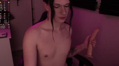 Mark online show from February 8, 7:59 pm