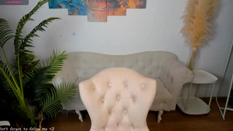 Marrie online show from December 18, 1:28 pm