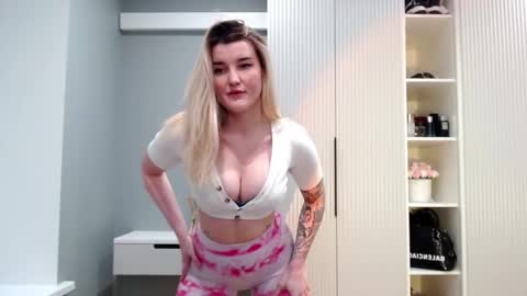 Snapshot of marti_lovely chatting on January 31, 2:15 am Marti online show from January 31, 2:15 am