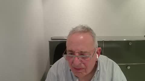 martin_1947 online show from March 1, 10:14 pm