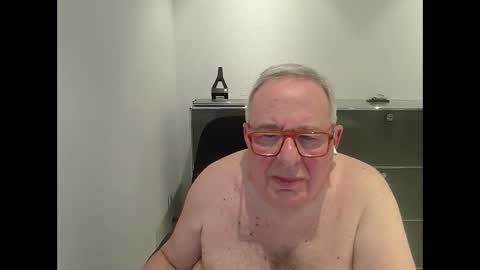 martin_1947 online show from March 5, 11:27 pm
