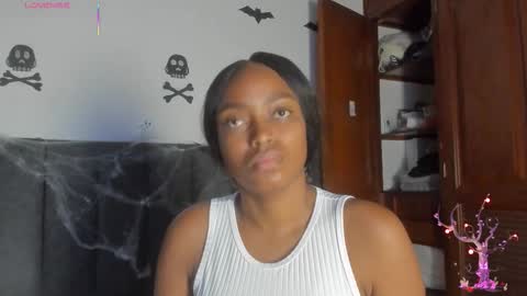 Laura online show from October 26, 7:46 pm