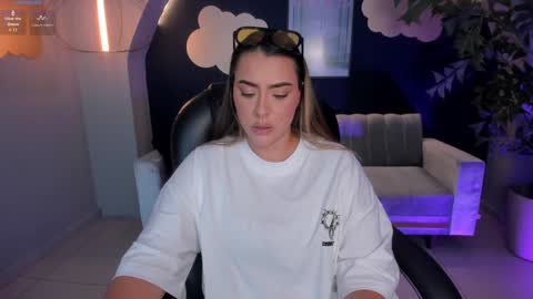 Martinna Bonnet online show from February 7, 1:22 pm