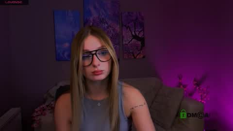 Mary online show from December 19, 2:23 pm