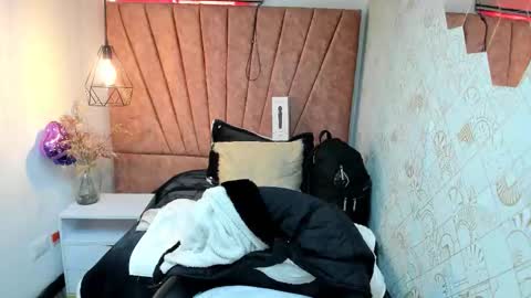 Marylin online show from December 2, 7:45 pm