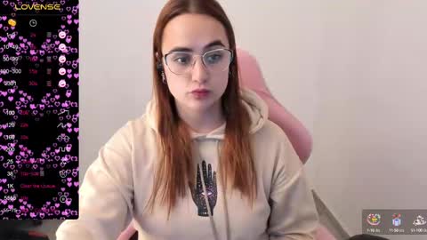 Dulce Maria online show from March 4, 3:44 am