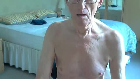 Snapshot of master_bates000 chatting on September 25, 10:22 am master bates000 online show from September 25, 10:22 am