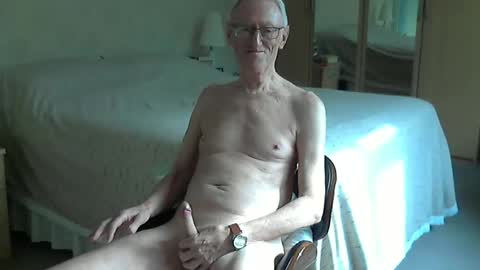Snapshot of master_bates000 chatting on October 2, 12:15 pm master bates000 online show from October 2, 12:15 pm