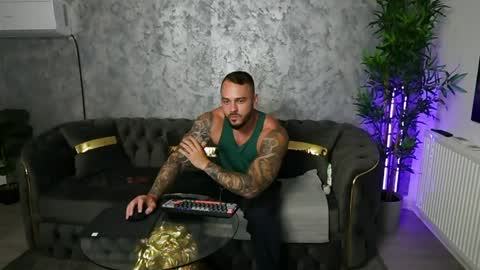 masterkingmuscle online show from May 18, 7:53 pm