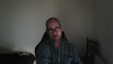 mat11efou online show from April 17, 10:50 am