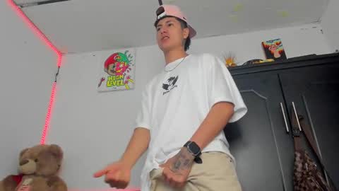 mateo_escobar online show from October 19, 5:23 am