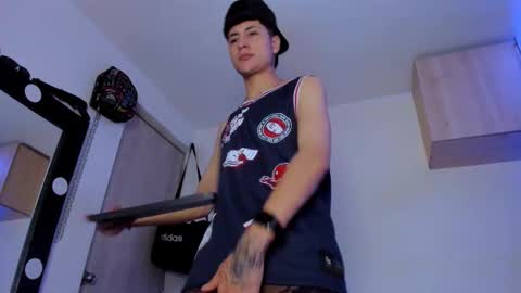 mateo_escobar online show from September 10, 5:25 pm