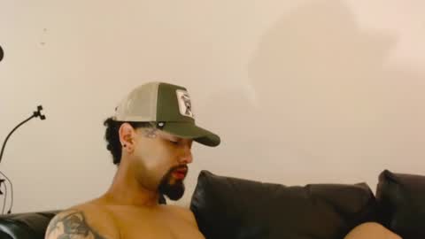 STRURIBE ON INSTAGRAM online show from January 7, 5:31 pm