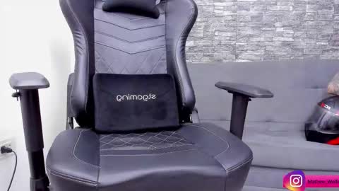 Mathew Independent model online show from November 28, 5:15 am