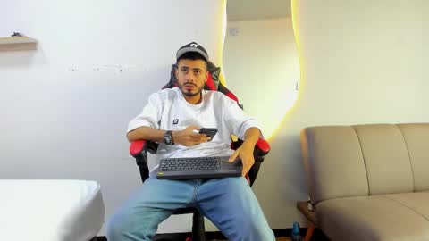 Matthew online show from February 6, 9:06 pm