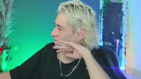 mattias     online show from October 5, 4:10 am