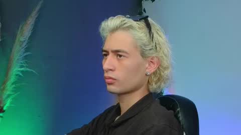 mattias     online show from October 9, 4:51 am