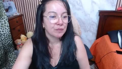 Snapshot of mature_wolf chatting on October 2, 11:47 pm Sonia online show from October 2, 11:47 pm